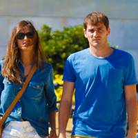 Iker Casillas et Sara Carbonero : Promenade romantique face à la mer à Porto