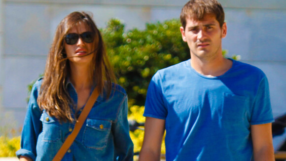 Iker Casillas et Sara Carbonero : Promenade romantique face à la mer à Porto