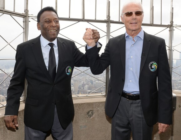 Pelé et Franz Beckenbauer, au sommet de l'Empire State Building à New York le 17 avril 2015