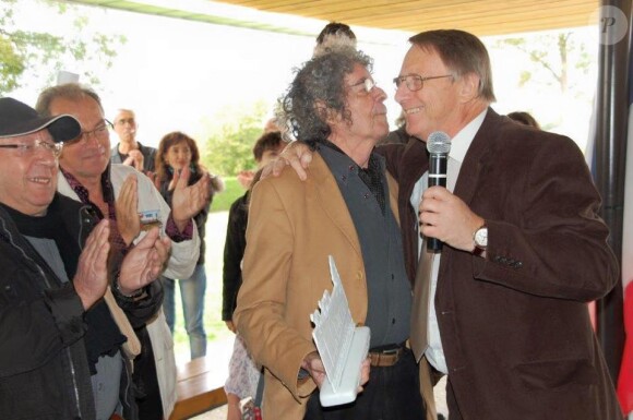 Jean-Jacques Loup avec Gérard Vanderbroucke au Salon de l'humour de Saint-Just-Le-Martel. Le dessinateur est décédé le 31 juillet 2015