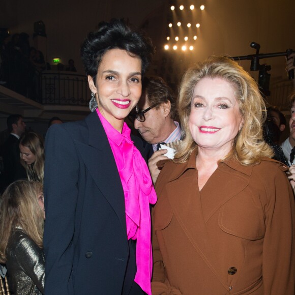 Farida Khelfa et Catherine Deneuve lors du défilé de mode "Jean Paul Gaultier", collection Haute-Couture automne-hiver 2015/2016, au siège de la marque Jean-Paul Gaultier à Paris, le 8 juillet 2015