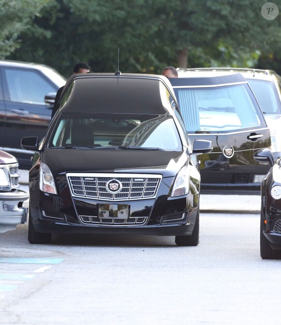 Arrivée du cercueil de Bobbi Kristina pour ses obsèques en l'église St James de Alpharetta , le 1er août 2015. La fille de Whitney Houston, Bobbi Kristina est décédée dimanche dernier. 