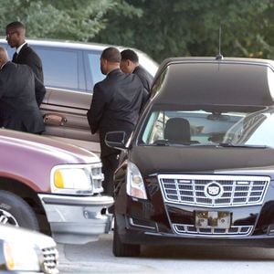 Arrivée du cercueil de Bobbi Kristina pour ses obsèques en l'église St James de Alpharetta , le 1er août 2015. La fille de Whitney Houston, Bobbi Kristina est décédée dimanche dernier.