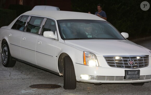 Bobby Brown - La famille et les amis de Bobbi Kristina Brown au "Murray Brothers Funeral Home " à Atlanta. Plus de trois ans après la disparition de sa mère, Bobbi Kristina Brown, fille unique de la légende de la pop music Whitney Houston et du chanteur Bobby Brown, est morte dimanche à l'âge de 22 ans le 26 juillet dernier, dans un hôpital à Duluth, en Géorgie. Le 31 juillet 2015 