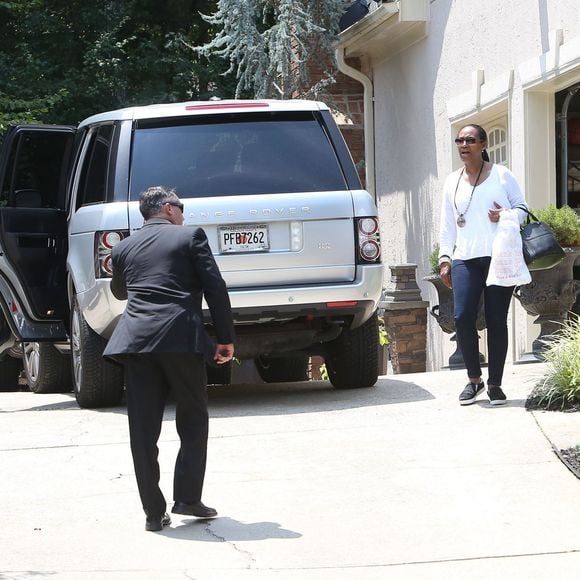 Pat Houston rentre chez elle à Duluth, le 28 juillet 2015. Sa nièce, Bobbi Kristina est décédée dimanche dernier après 6 mois d'hospitalisation.