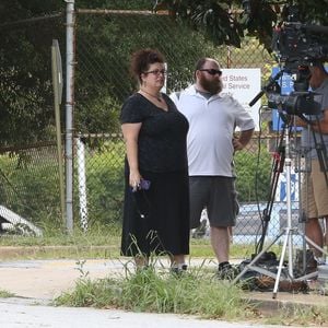 Illustrations devant le "Fulton County Medical Examiner's Center", où a été amené le corps de Bobbi Kristina Brown pour une autopsie, à Atlanta. Le 27 juillet 2015 51809754 General views of the scene outside the The Fulton County Medical Examiner's Center where Bobbi Kristina Brown's body is being held in Atlanta, Georgia on July 27, 2015. The Examiner's Center says an autopsy will be needed to evaluate what led to the death of Bobbi Kristina. The medical examiner said additional lab testing might take several weeks.27/07/2015 - Atlanta
