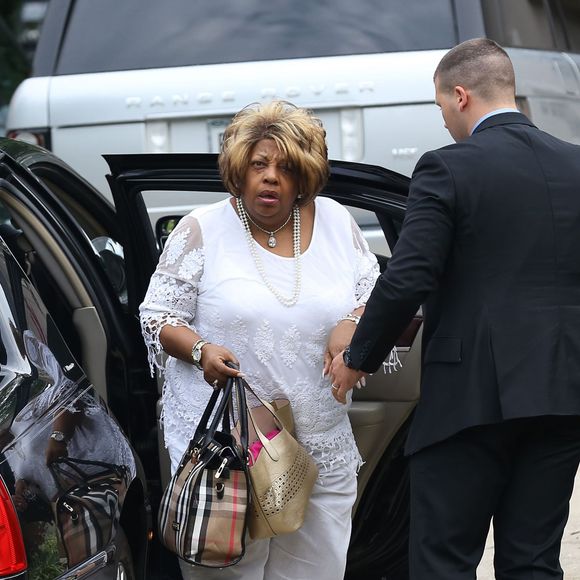 La famille de Bobbi Kristina se réunit dans la maison de Pat et Gary Houston à Alpharetta, le 27 juillet 2015