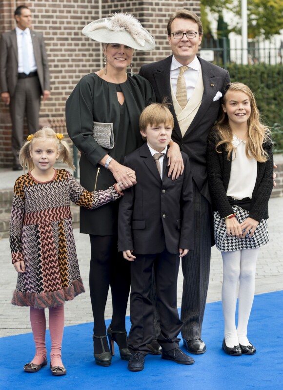 Le prince Constantijn des Pays-Bas, la princesse Laurentien et leurs enfants Leonore, Claus-Casimir et Eloise le 5 octobre 2013 à Apeldoorn lors du mariage du prince Jaime de Bourbon-Parme et de la princesse Viktoria.