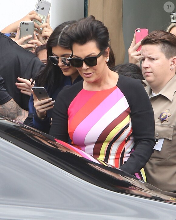 Kris et Kylie Jenner quittent la boutique DASH où s'est déroulée une séance de dédicaces de Kim Kardashian. Beverly Hills, le 6 août 2015.