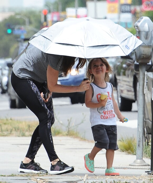 Megan Fox emmène ses enfants Noah et Bodhi à la crèche à Los Angeles, le 6 aout 2015