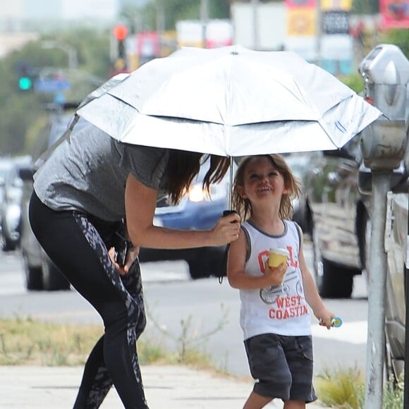 Megan Fox emmène ses enfants Noah et Bodhi à la crèche à Los Angeles, le 6 aout 2015