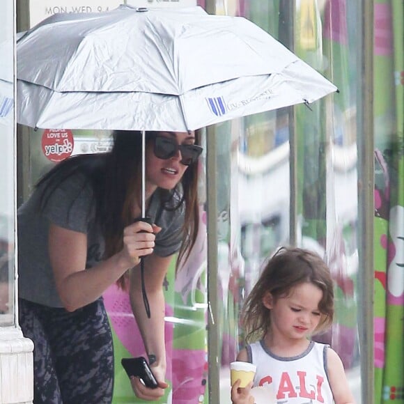 Megan Fox emmène ses enfants Noah et Bodhi à la crèche à Los Angeles, le 6 aout 2015 