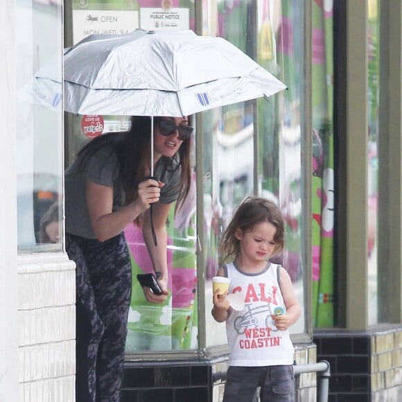 Megan Fox emmène ses enfants Noah et Bodhi à la crèche à Los Angeles, le 6 aout 2015 