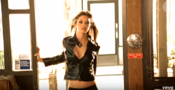 Lacey Buchanan et Jake Owen se sont connus lorsqu'elle a joué dans le clip de son single Eight Seconds Ride, dont cette image est extraite, en 2009. Mariés en 2012, ils ont annoncé le 7 août 2015 leur divorce.