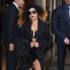 La chanteuse Lady Gaga fait un arrêt à la boutique Cartier prendant ses courses de noël à New York, le 2 décembre 2014.  