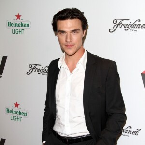 Finn Wittrock - Arrivées à la cérémonie des Emmy au London Hotel de Los Angeles le 11 juin 2015.  