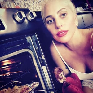 Lady Gaga fait la cuisine / aout 2015