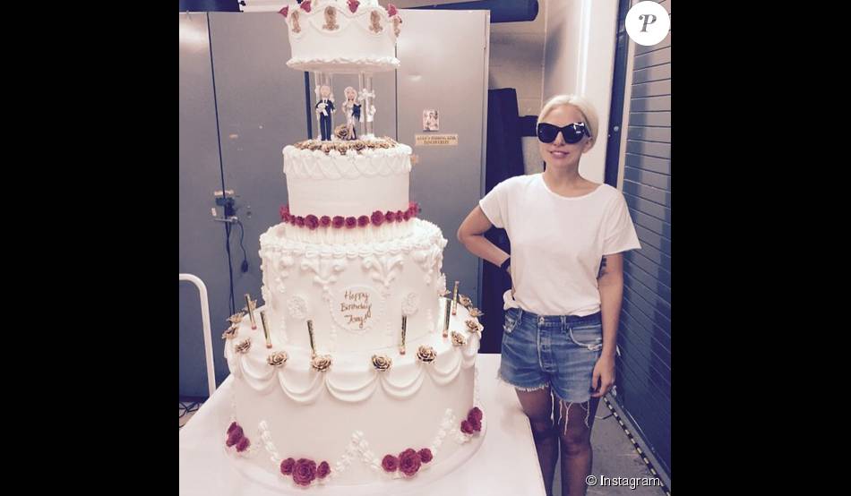 Lady Gaga Et Le Gateau D Anniversaire Pour Tony Bennett Aout 15 Purepeople