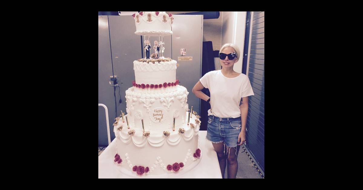 Lady Gaga Et Le Gateau D Anniversaire Pour Tony Bennett Aout 15 Purepeople
