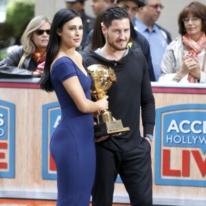 Rumer Willis et Val Chmerkovskiy enregistrent en live l'émission de télévision "Access Hollywood Live" à New York, le 3 juin 2015 après avoir remporté la 20ème saison de "Dancing With The Stars". 