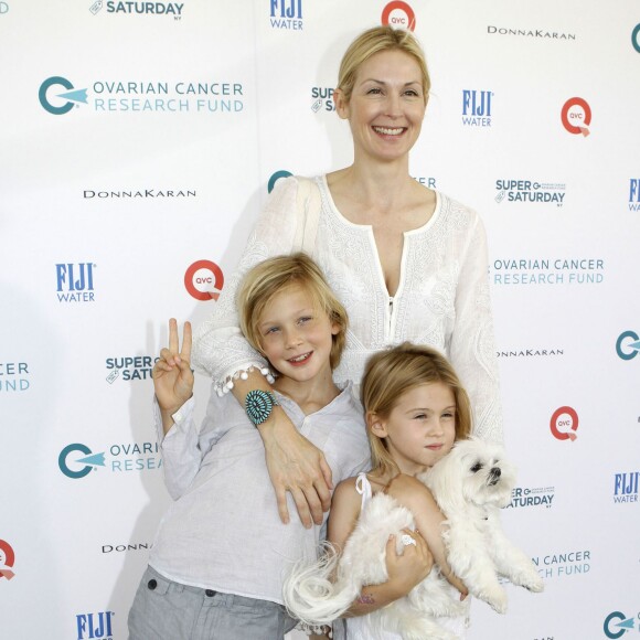 Malgré la perte définitive de la garde de ses enfants, qu'elle a pour tout l'été en vacances, l'actrice Kelly Rutherford, son fils Hermes et sa fille Helena ont assisté à l'oeuvre caritative "Ovarian Cancer Research Fund's Super Saturday" à Water Mill. Le 25 juillet 2015 PLEASE HIDE CHILDREN'S FACE PRIOR TO THE PUBLICATION - 51808939 Actress Kelly Rutherford was in good spirits while attending the Ovarian Cancer Research Fund's Super Saturday NY at Nova's Ark Project with her two children on July 25, 2015 in Water Mill, New York. Kelly posed for playful photos with Hermes, 8, Helena, 6, despite her ongoing custody battle with ex-husband Daniel Giersch, which has lasted for more than six years. Kelly just took a blow to her custody case in California and has her children with her until the end of Summer, but the case is not looking good for her...26/07/2015 - Water Mill