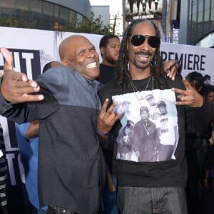 L'animateur radio Big Boi et Snoop Dogg assistent à l'avant-première du film "Straight Outta Compton" au Microsoft Theater. Los Angeles, le 10 août 2015.