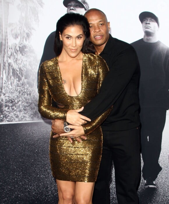 Dr. Dre et sa femme Nicole Young assistent à l'avant-première du film "Straight Outta Compton" au Microsoft Theater. Los Angeles, le 10 août 2015.