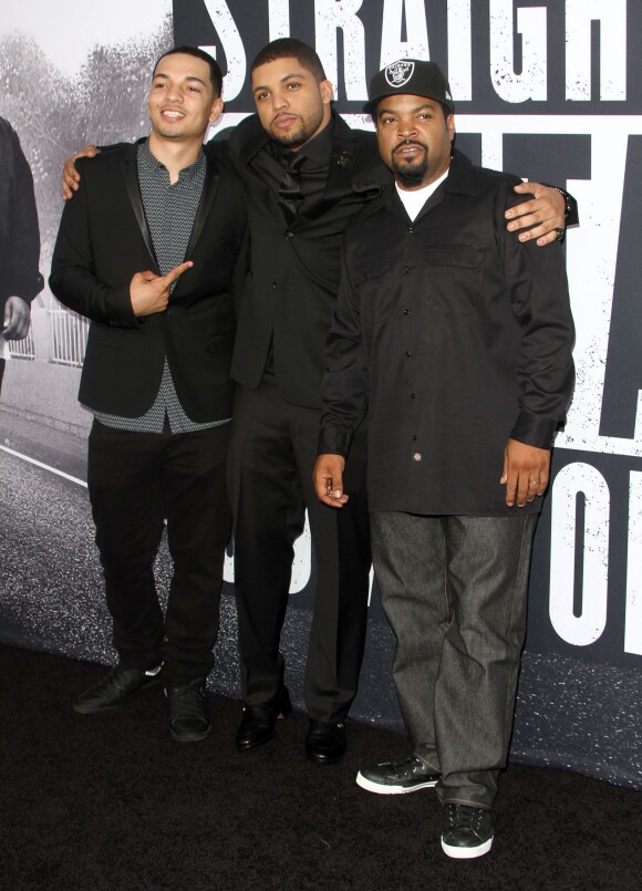 Ice Cube et ses fils Darryl et O'Shea Jackson, Jr. assistent à l'avant-première du film "Straight Outta Compton" au Microsoft Theater. Los Angeles, le 10 août 2015.
