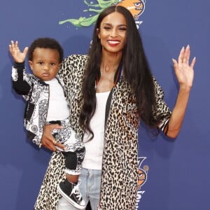 Ciara et son fils Future Zahir Wilburn - People au "Nickelodeon Kid's Choice Sports Awards" à Westwood. Le 16 juillet 2015 