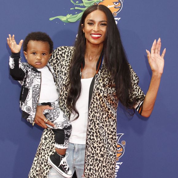 Ciara et son fils Future Zahir Wilburn - People au "Nickelodeon Kid's Choice Sports Awards" à Westwood. Le 16 juillet 2015 
