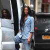 La chanteuse Ciara, en total look en jean, quitte son hôtel à New York. Le 5 mai 2015 