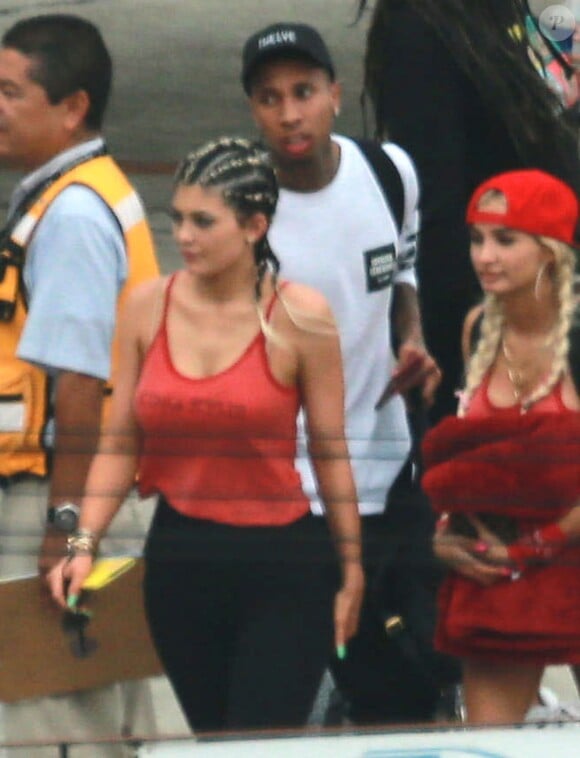 Exclusif - Kylie Jenner et son entourage (comprenant le rappeur Tyga et la chanteuse Pia Mia) arrivent à Mexico. Le 10 août 2015.
