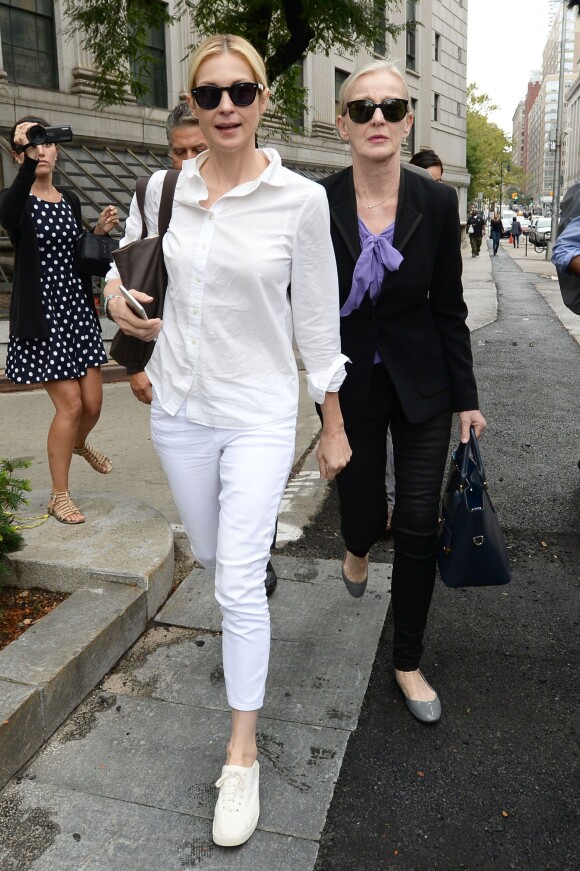 Kelly Rutherford, accompagnée de sa mère Ann Edwards, s'est rendue au tribunal de Manhattan à New York, où elle était convoquée pour enlèvement d'enfants. Le juge lui a ordonné de renvoyer ses enfants à leur père à Monaco. L'actrice ayant perdu la garde de ses enfants. Le 11 août 2015 