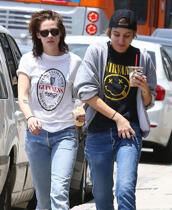 Kristen Stewart et sa supposée petite-amie Alicia Cargile se promènent à Silverlake, le 6 juin 2015.