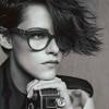 Chanel a choisi l'actrice Kristen Stewart pour la promotion de sa gamme de lunettes le 6 avril 2015. 