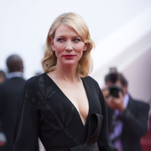 Cate Blanchett (bijoux Van Cleef & Arpels) - Montée des marches du film "Sicario" lors du 68e Festival International du Film de Cannes, à Cannes le 19 mai 2015.