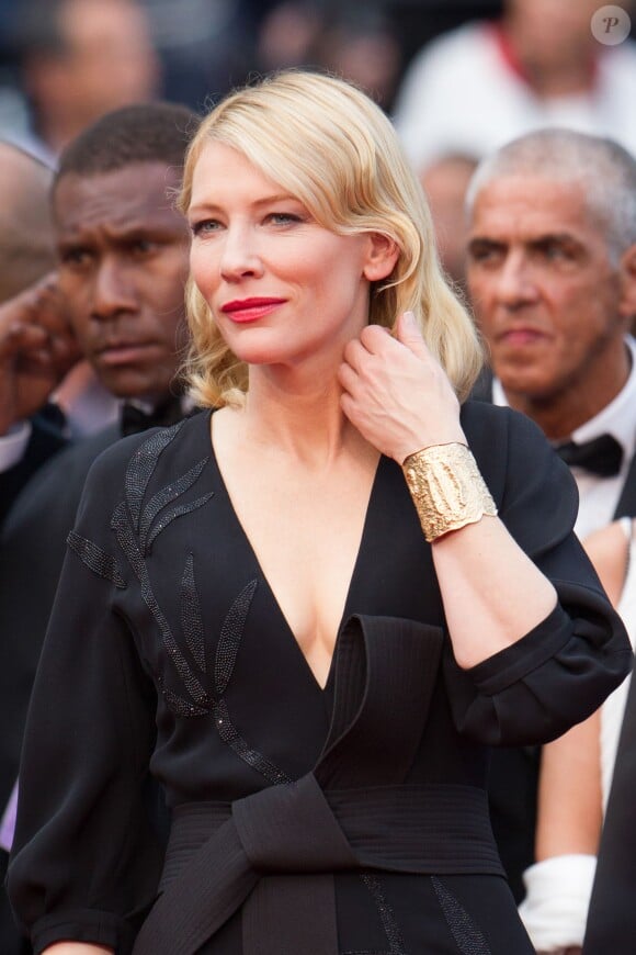 Cate Blanchett (bijoux Van Cleef & Arpels) - Montée des marches du film "Sicario" lors du 68e Festival International du Film de Cannes, à Cannes le 19 mai 2015.