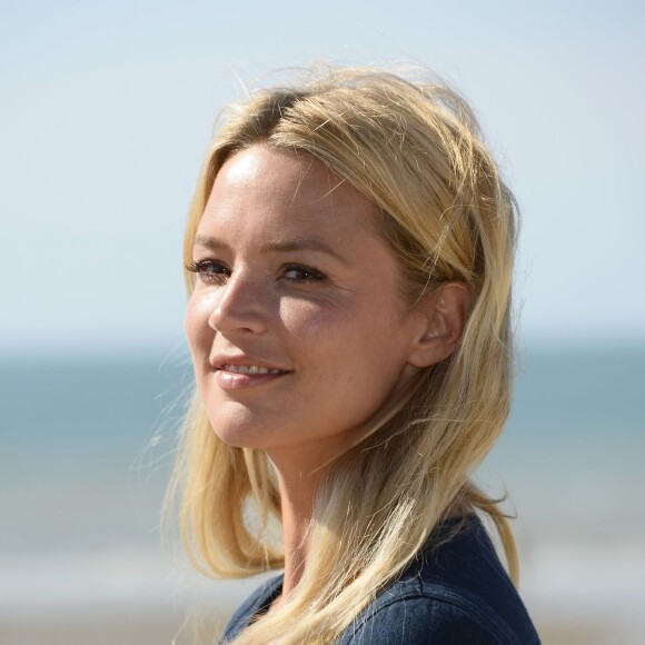 Virginie Efira lors du photocall lors du 29e Festival de Cabourg organisé sur la plage à Cabourg, le 13 juin 2015.