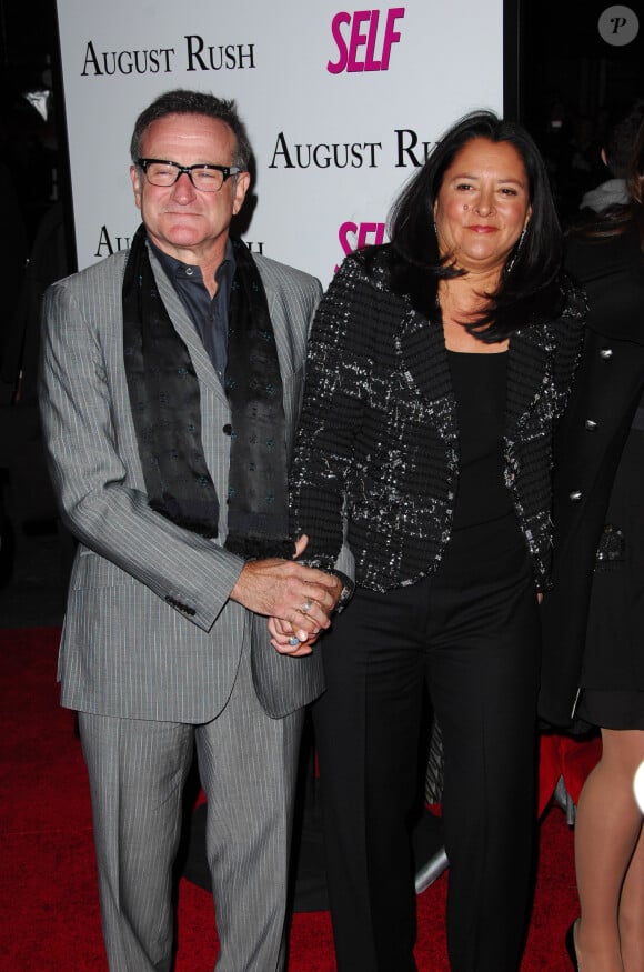 Robin Williams et sa nouvelle femme, l'ancienne nounou Marsha Garces, arrivent à la première de Warner Bros, à New York le 11 novembre 2007