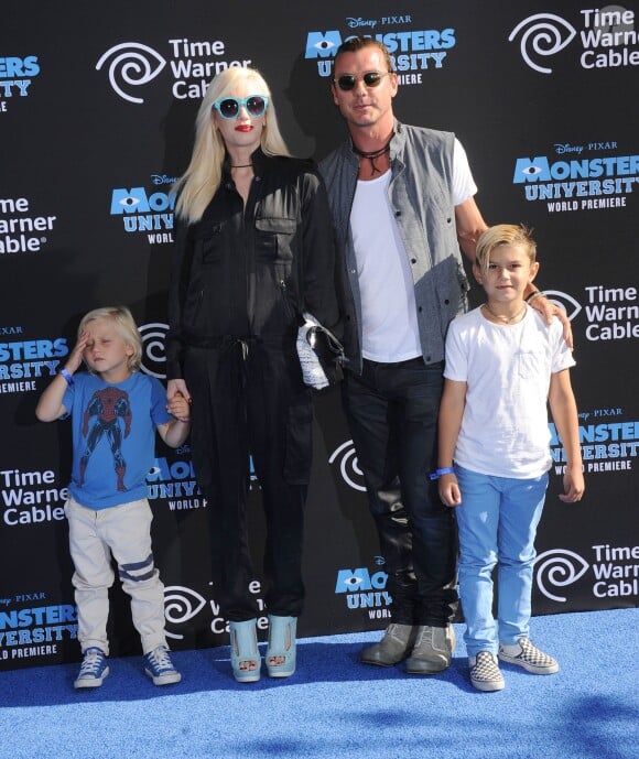 Photo en famille, pour le couple bientôt divorcé, et leurs deux plus grands garçons, à la première du film Monstres Academy, le 18 juin 2013 à Los Angeles