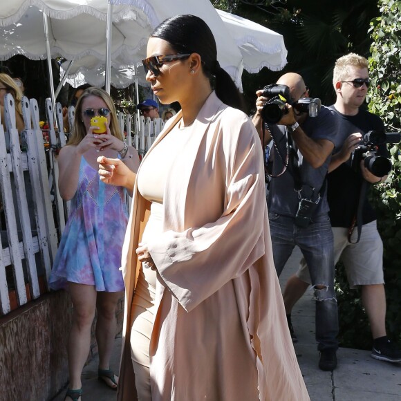 Le clan Kardashian (Kim Kardashian enceinte, Kourtney Kardashian et son fils Mason Disick, Kendall et Kylie Jenner, Kris Jenner et son compagnon Corey Gamble) va voir "The Phantom of the Opera" au Pantages Theatre à Hollywood, le 26 juillet 2015, pour fêter l'anniversaire de Mary Jo Shannon (née Campbell), la mère de Kris Jenner et grand-mère des filles Kardashian/Jenner. 