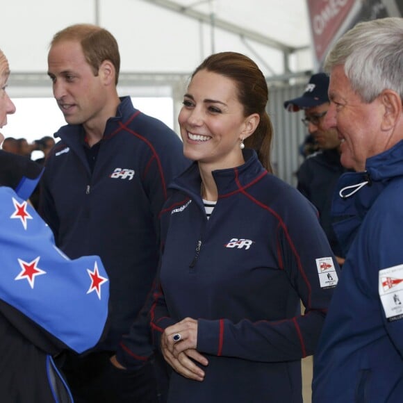 Kate Middleton, duchesse de Cambridge, et le prince William, duc de Cambridge, lors de la remise des prix de l'America's Cup World Series à Portsmouth le 26 juillet 2015