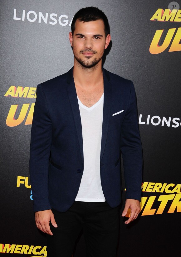Taylor Lautner à la première d'American Ultra à Los Angeles, le 18 août 2015.
