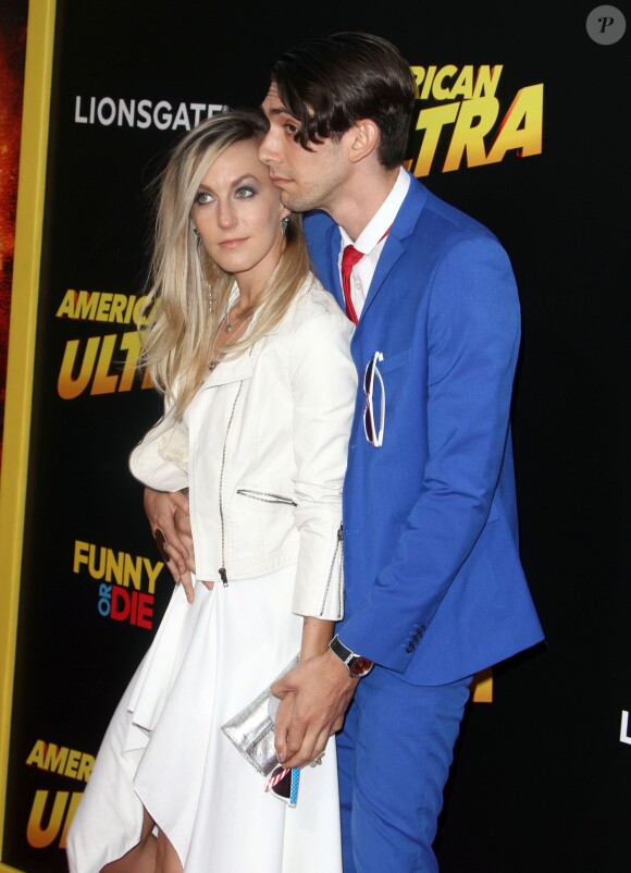 Max Landis et sa compagne Dylan Meyers - Avant-première du film "American Ultra" au Ace Hotel à Los Angeles, le 18 août 2015.