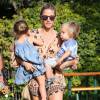 Elsa Pataky emmène ses enfants Tristan, Sasha et India au parc à Malibu, le 19 août 2014.