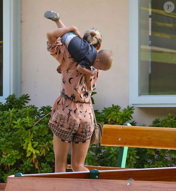 Elsa Pataky s'éclate ses enfants Tristan, Sasha et India au parc à Malibu, le 19 août 2014.