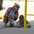  Elsa Pataky emm&egrave;ne ses enfants Tristan, Sasha et India au parc &agrave; Malibu, le 19 ao&ucirc;t 2014. 