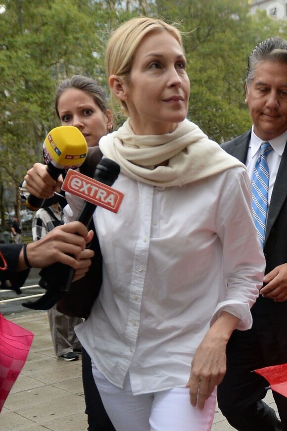 Kelly Rutherford arrive sans ses enfants au tribunal dans le quartier de Manhattan à New York, le 11 août 2015 