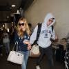 Bella Thorne et son compagnon Gregg Sulkin arrivent à l'aéroport LAX de Los Angeles. Le 4 août 2015  