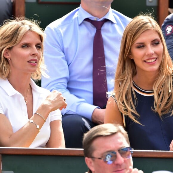 Sylvie Tellier et Camille Cerf (Miss France 2015) - People dans les tribunes des Internationaux de France de tennis de Roland-Garros à Paris, le 2 juin 2015.